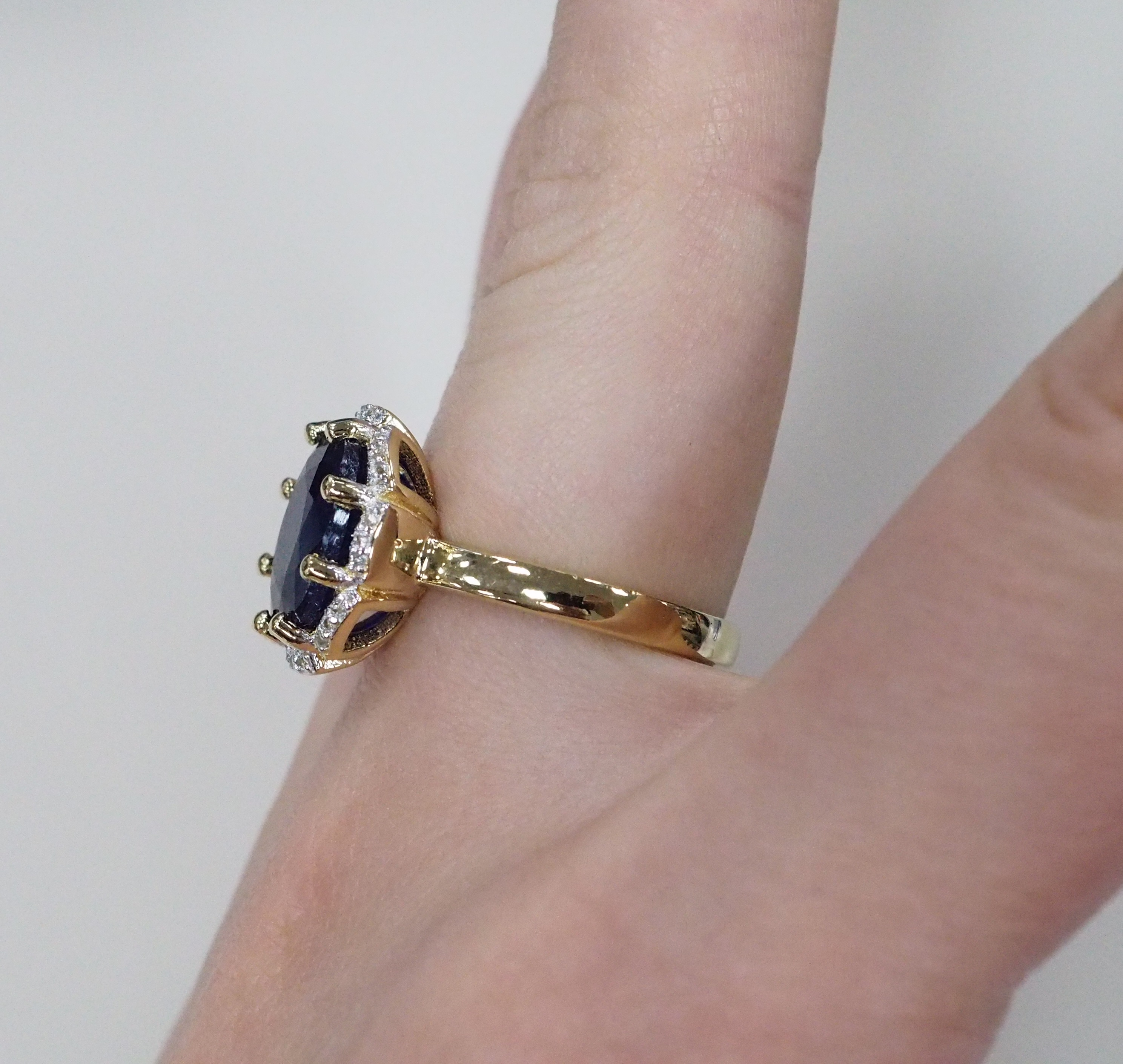 Серебряное кольцо с сапфиром